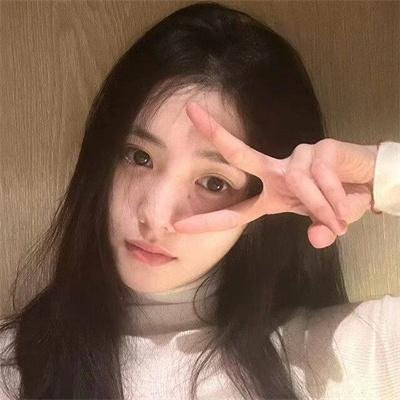 和红色中国人看电视